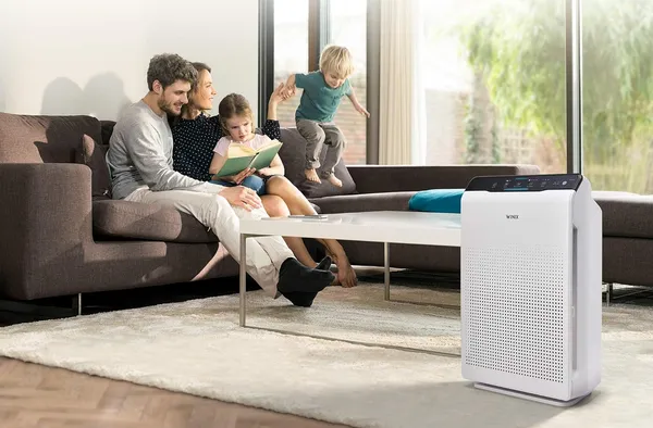 Winix Zero luchtreiniger in woonkamer setting